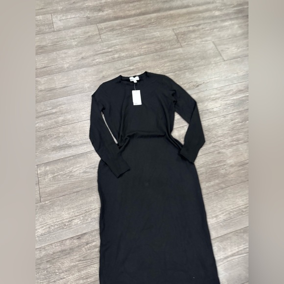 Sophisticated Long Sleeve Black Dress - Picture 7 of 11